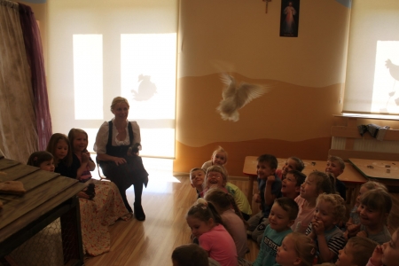 Gołębie ozdobne i pocztowe odwiedziły nasze przedszkole - zajęcia edukacyjne